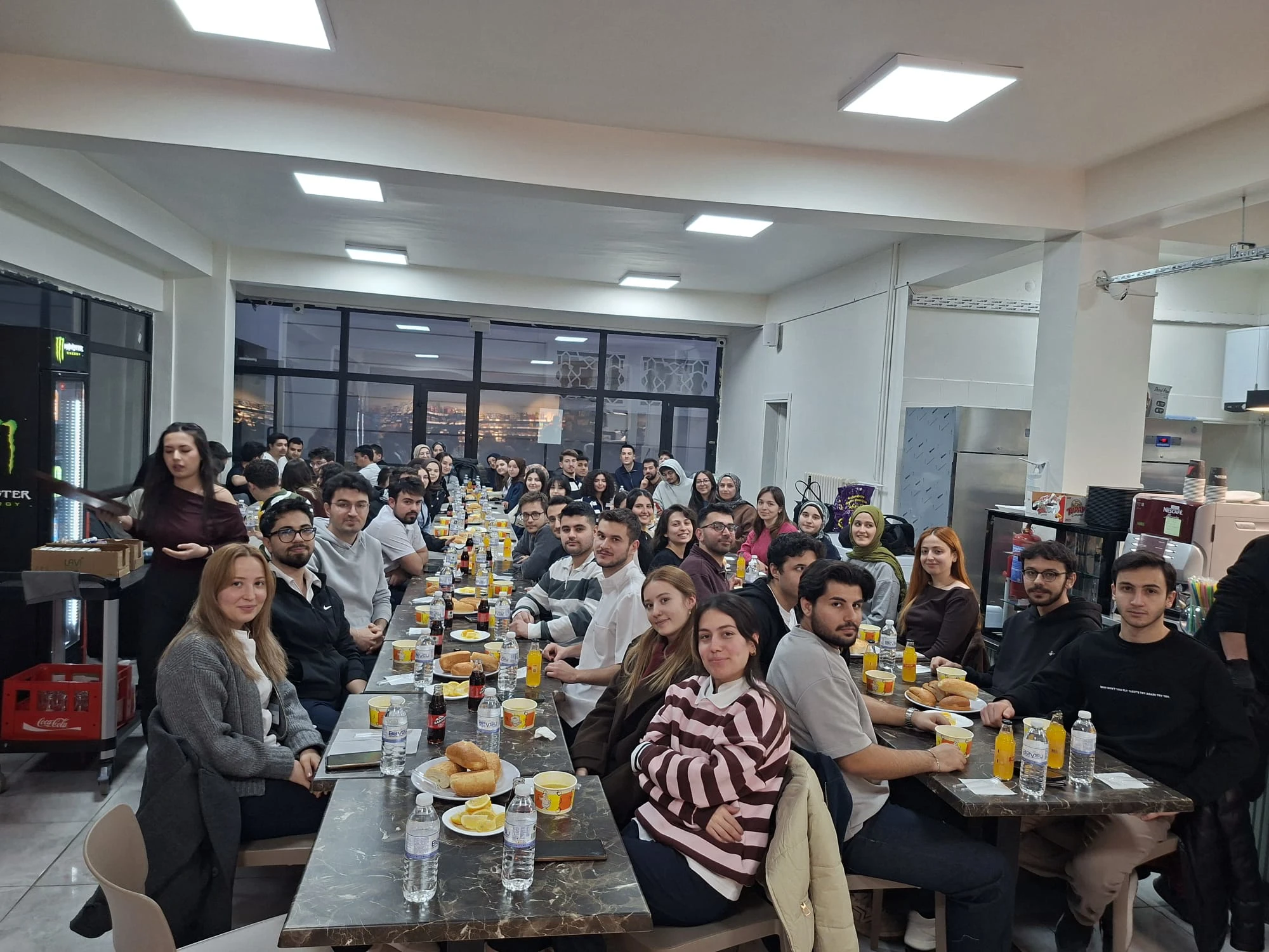 Fakülte kantinimizde Öğretim üyelerimizin katkılarıyla düzenlenen Öğrenci iftarımızdan görüntüler.